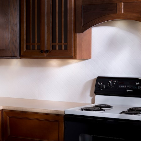 Fasade 18in x 24in Quilted Matte White Backsplash Panel 5pk MPN:PB5401
