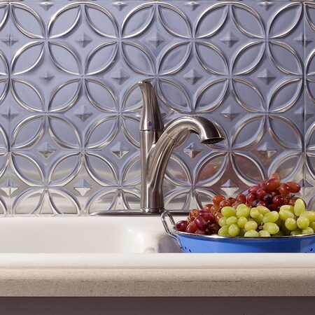Fasade 18in x 24in Rings Brushed Aluminum Backsplash Panel 5pk MPN:PB6108