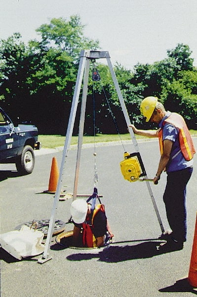Confined Space Entry & Retrieval Systems, Base Type: Tripod , Winch Power Type: Manual , Cable Material: Galvanized Steel , Maximum Load Capacity: 310.0  MPN:CSRS3-50